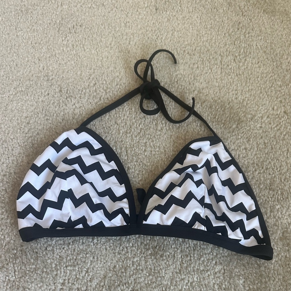 Sable 
Black and White Bikini Set - Picture 4 of 9